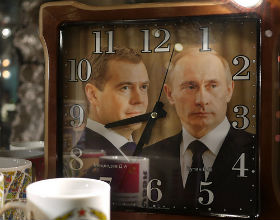 Miedwiediew wie co trzeba Rosji, ale ona woli Putina