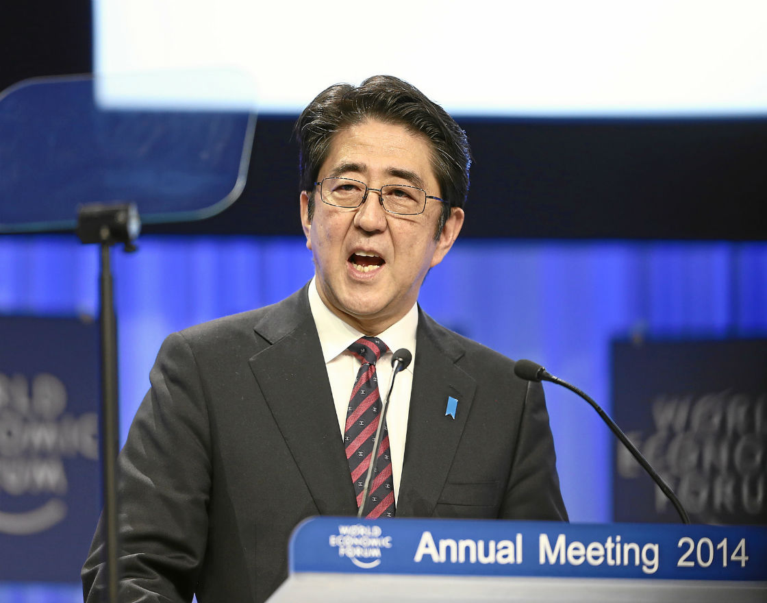Trzy strzały Abenomiki spadają na ziemię