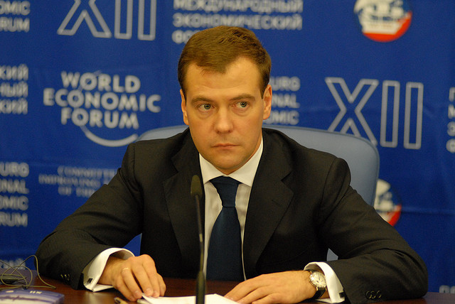 Miedwiediew: Sankcje nam szkodzą, ale przetrwamy