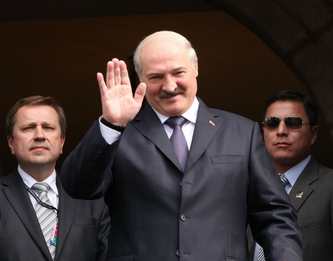 Łukaszenka czeka na zagraniczne kredyty i ręcznie steruje gospodarką