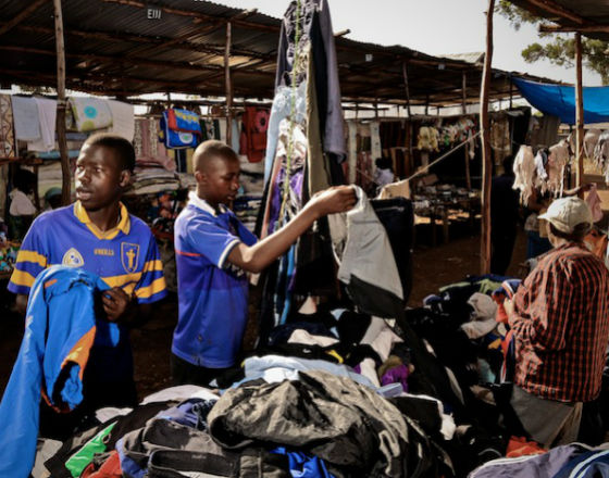 Bazar w Afryce (CC BY Colin Crowley)