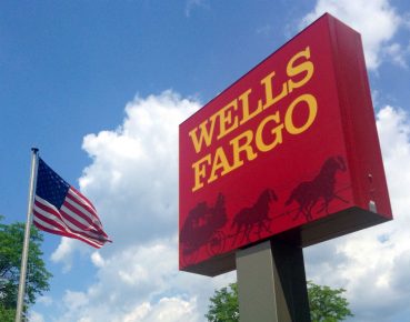 Bank Wells Fargo dał szefom po kieszeniach