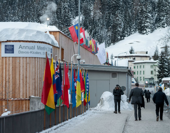 Davos: Wygładzanie oblicza globalizacji