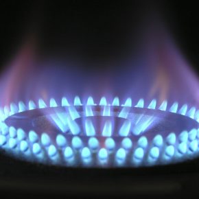 Poland pushes ahead with gas import plans