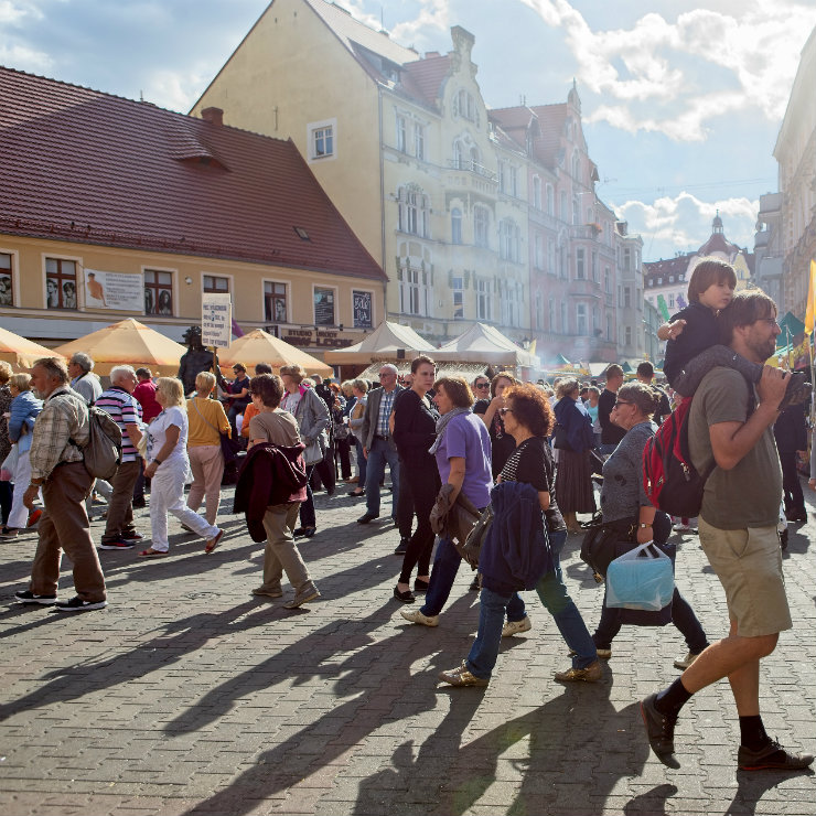 In real terms Poles earn more than their neighbors