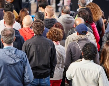 Ukraińcy i Białorusini w Polsce częściej szukają pracy niż świadczeń