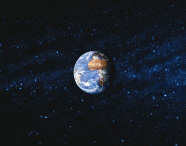 Kosmos na Ziemi, czyli wpływ gospodarki pozaziemskiej na nasze życie i globalny rozwój