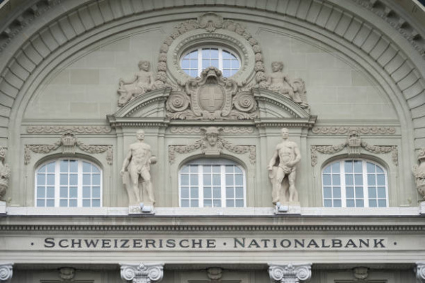 Bank centralny spółką giełdową – przypadek SNB